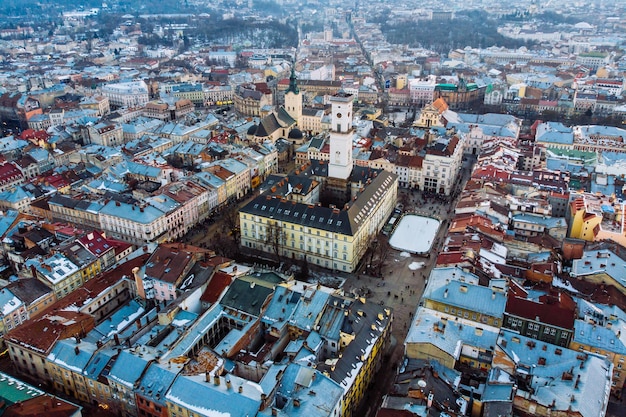 Paisaje urbano de la antigua ciudad europea a vista de pájaro