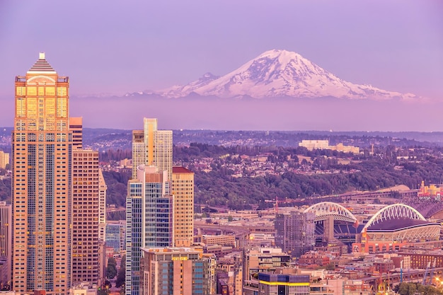 Paisaje urbano del centro de la ciudad de Seattle en el estado de Washington, EE.