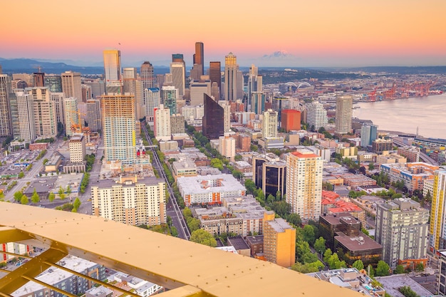 Paisaje urbano del centro de la ciudad de Seattle en el estado de Washington, EE.