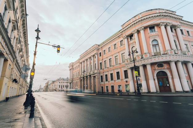 Paisaje urbano en una ciudad turística.