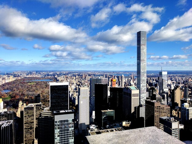 Foto paisaje urbano contra el cielo nublado