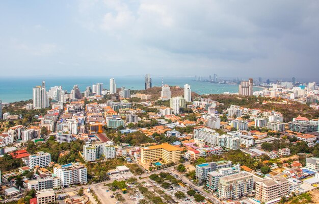 Foto paisaje urbano del distrito de pattaya chonburi tailandia sudeste asiático