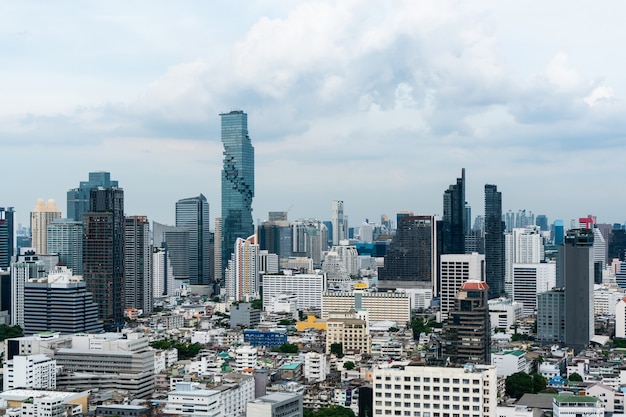 Paisaje urbano y edificios de gran altura en el centro de la ciudad de la metrópoli