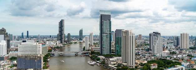 Paisaje urbano y edificios de gran altura en el centro de la ciudad de la metrópoli