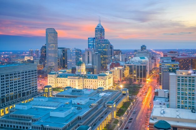 Paisaje urbano del horizonte del centro de la ciudad de Indianápolis de Estados Unidos