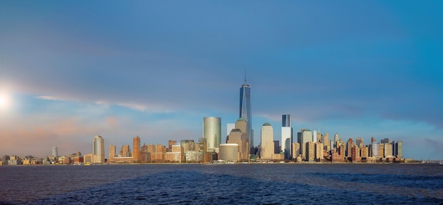 Paisaje urbano del horizonte de la ciudad de Manhattan de Nueva York desde Nueva Jersey
