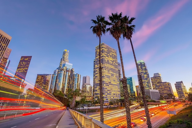 Paisaje urbano del horizonte de la ciudad de Los Ángeles del centro de Los Ángeles