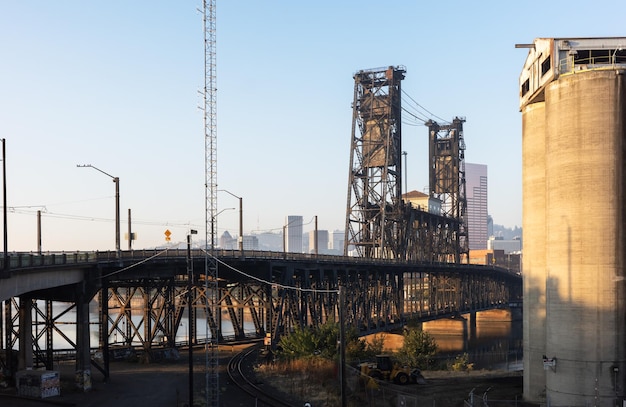 Paisaje urbano industrial en la costa oeste de Portland