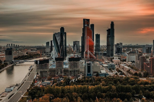 Paisaje urbano de Moscú Rusia al atardecer