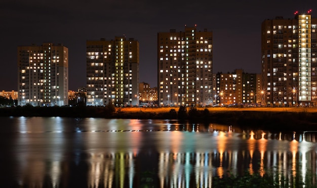 paisaje urbano por la noche