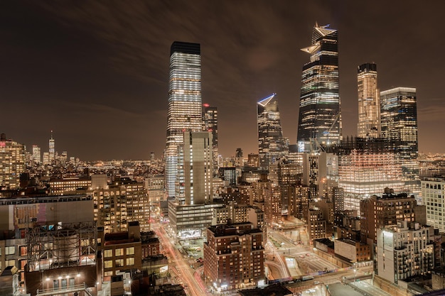 Paisaje urbano nocturno de Nueva York, EE.UU.