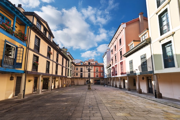 Paisaje urbano de Oviedo, Asturias, España.