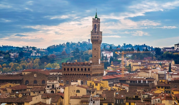 Paisaje urbano y palazzo vecchio en florencia, italia,