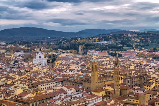 Paisaje urbano y palazzo vecchio en florencia, italia,