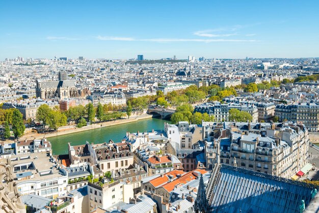 Paisaje urbano de París con arquitectura aérea