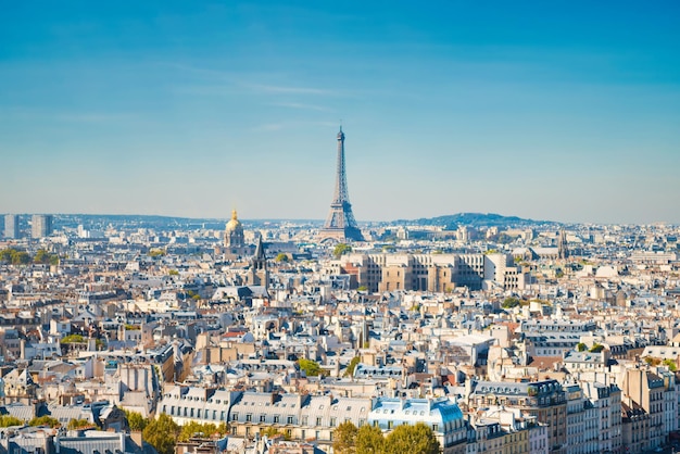 Paisaje urbano de París con la torre Eilffel