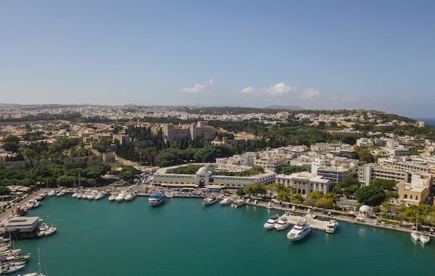 Paisaje urbano de Rodas, Grecia. Vista aérea desde drone