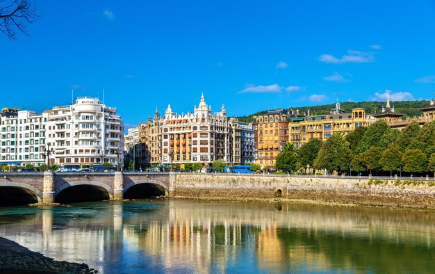 Foto paisaje urbano de san sebastián o donostia en españa