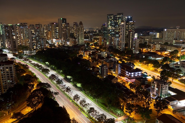 Paisaje urbano de Singapur por la noche