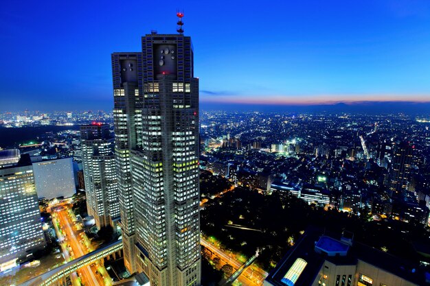 Paisaje urbano de Tokio en la noche