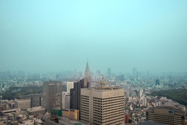 Foto paisaje urbano de tokio la vista desde el observatorio libre del edificio del gobierno metropolitano de tokio