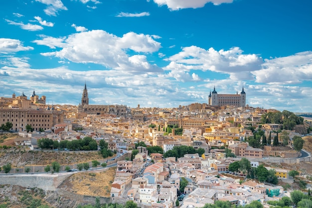 Paisaje urbano de Toledo Toledo es la capital de la provincia de Toledo, España, Patrimonio de la Humanidad por la UNESCO