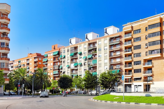 Paisaje urbano de Valencia - ciudad de tercera población en España.