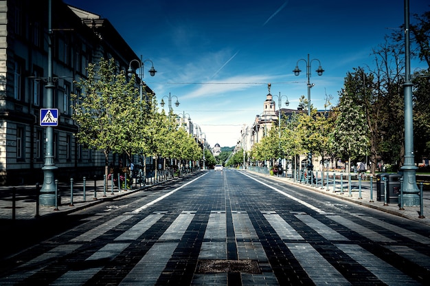 Paisaje urbano de Vilnius en la mañana del domingo