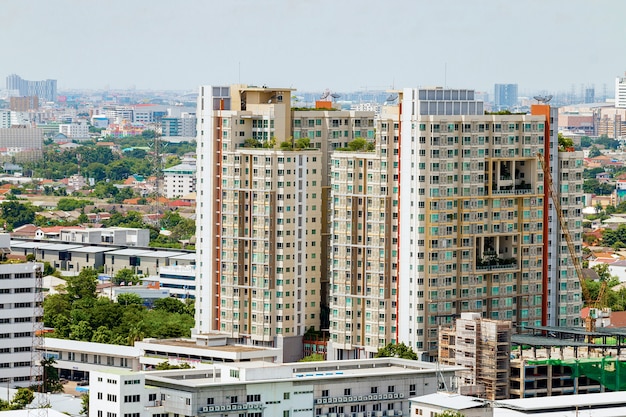 Paisaje urbano de la vista aérea de la ciudad moderna en Bangkok.