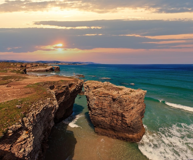 Paisaje de verano de la costa cantábrica