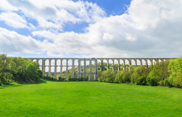 Paisaje del viaducto de Chaumont, Francia