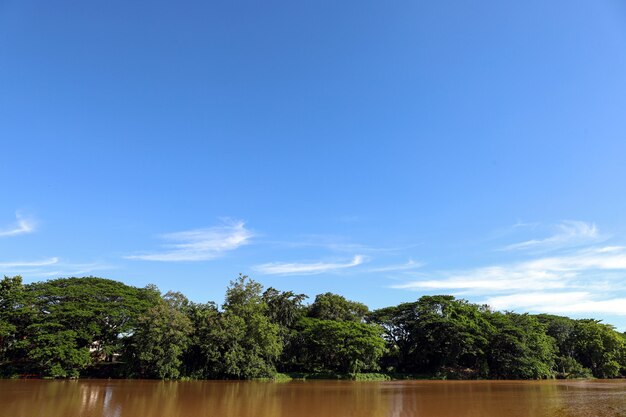 Paisaje con vista al río