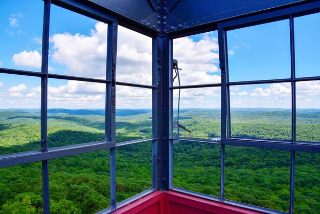 Foto paisaje visto a través de una ventana de vidrio