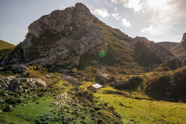 Paisajes de Asturias norte de España Caminos y montañas