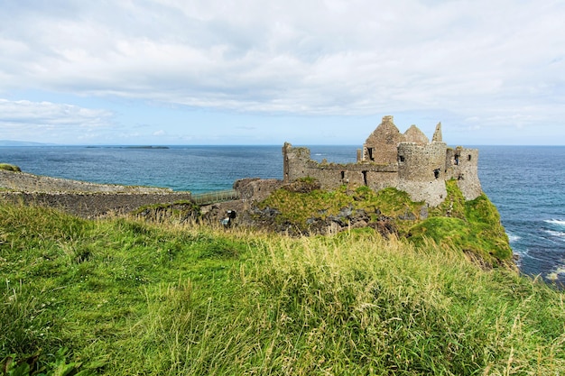 Paisajes del castillo de Dunluce de Irlanda del Norte