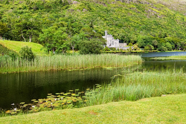 Paisajes de Irlanda. Abadía de Kylemore, Connemara en el condado de Galway