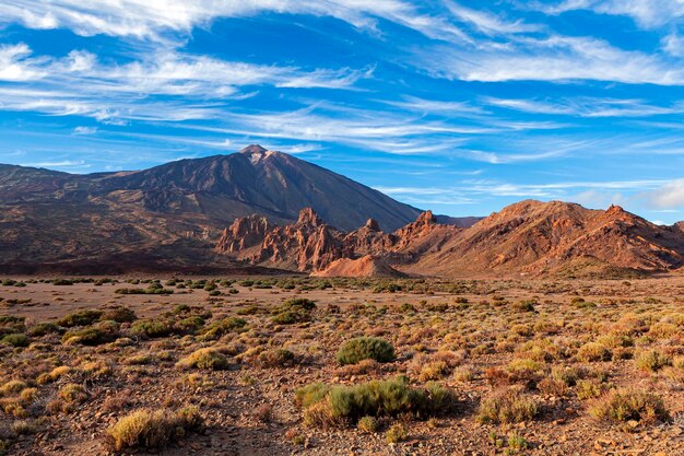 Paisajes marcianos cerca del volcán Teide en la isla de Tenerife