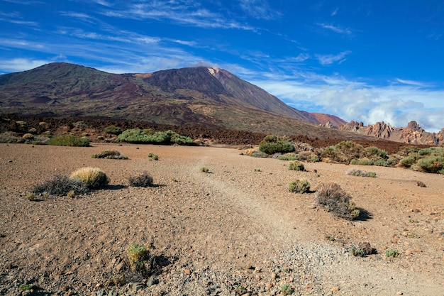 Paisajes marcianos cerca del volcán Teide en la isla de Tenerife