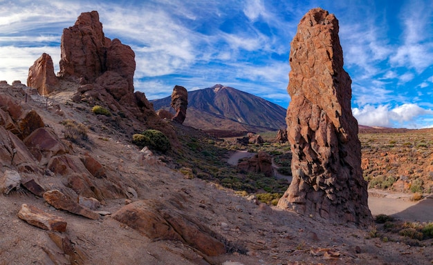 Paisajes marcianos cerca del volcán Teide en la isla de Tenerife