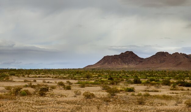 Paisajes de Nuevo México montañas del desierto nubes sobre el suroeste de los Estados Unidos