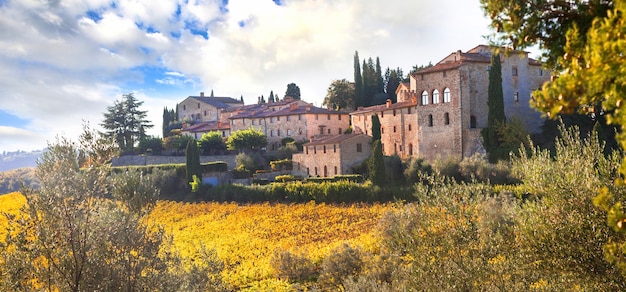 Paisajes rurales tradicionales de la Toscana. Región de la vid Chianty.scenic old village, Italia