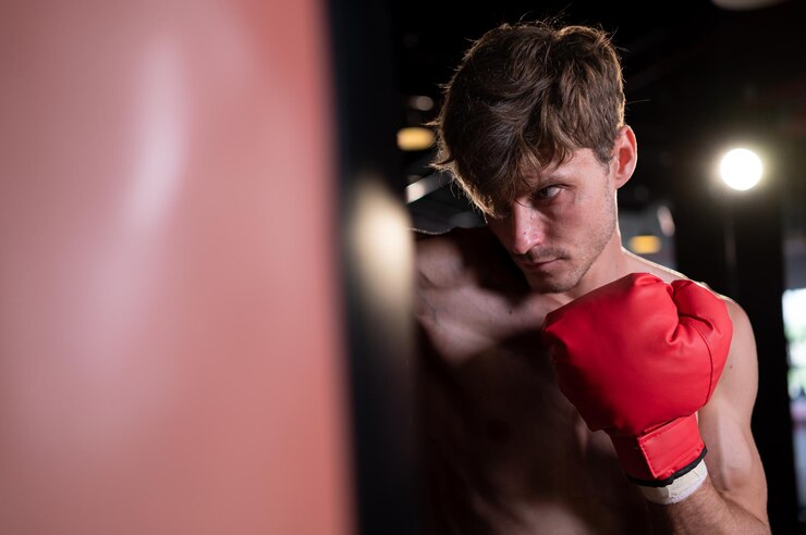 Foto paixão de boxe para lutar com o inimigo enquanto pratica com máquinas vr de caixa de areia