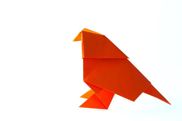 pájaro de origami hecho de papel rojo interesante pasatiempo