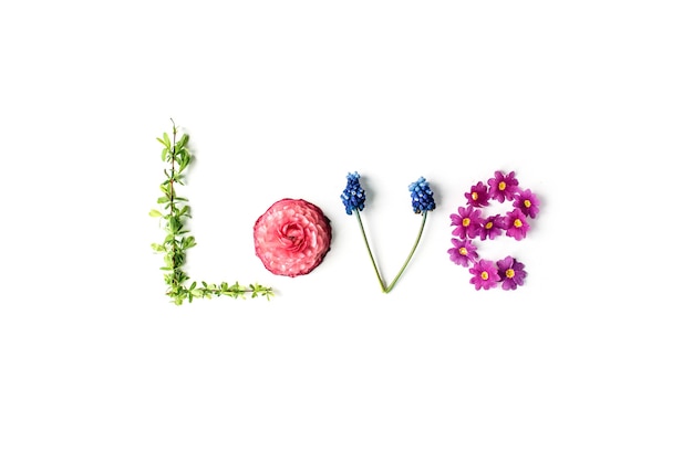 Palabra amor hecha de flores