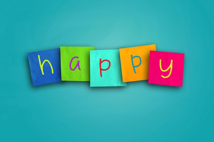 Foto la palabra feliz escrita en papel pegajoso de colores