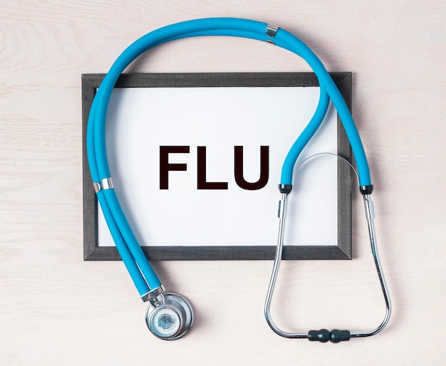 Palabra de gripe concepto médico texto de gripe en papel