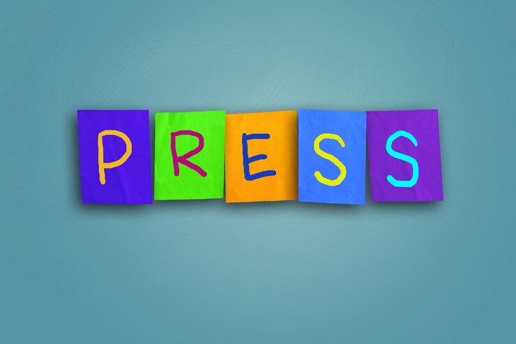 Foto la palabra prensa escrita en papel pegajoso de color