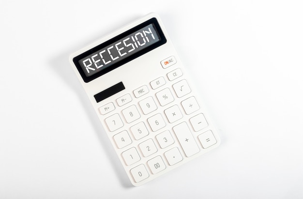 Palabra de recesión, inscripción, concepto de economía. calculadora blanca