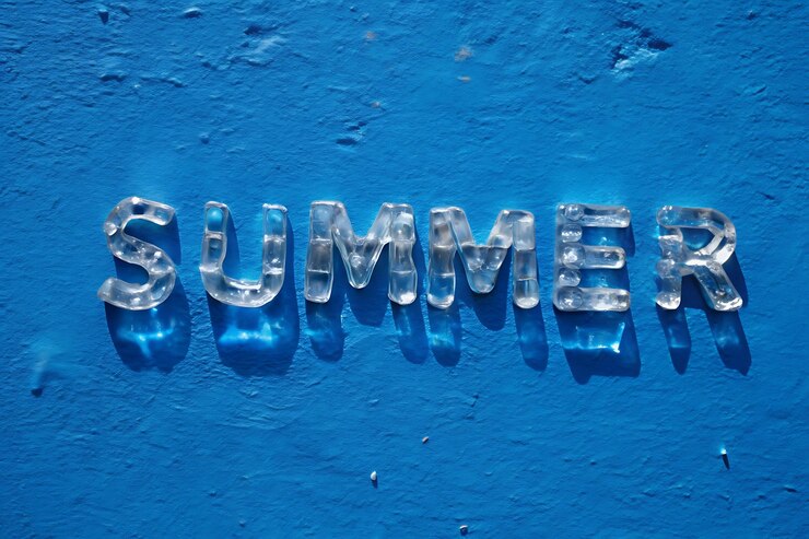 Foto la palabra verano está en una superficie azul