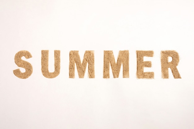 Palabra de verano hecha de arena